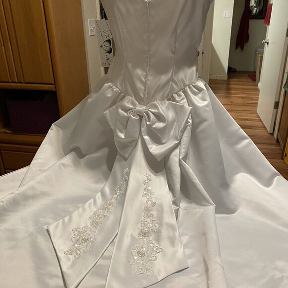 #20) Wedding Gown: Cinderella Ball - Picture 6 of 10